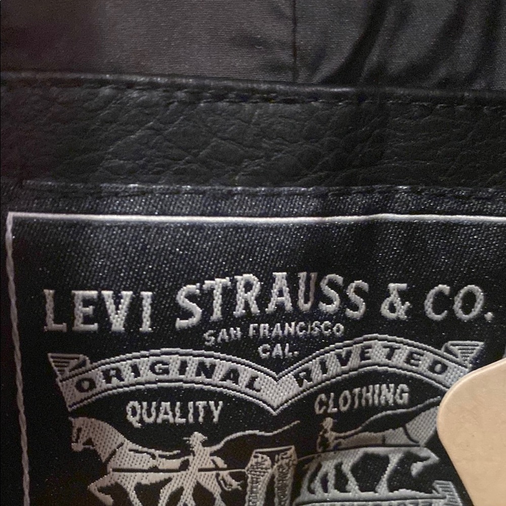 Levi's Black Leather Cropped Jacket with Wide Collar - Picture 2 of 10